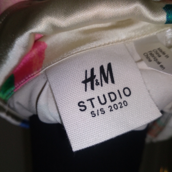 H&M STUDIO 2020 Women's MultiColor Abstract Print Long Sleeve Blouse- Size S - Picture 3 of 14